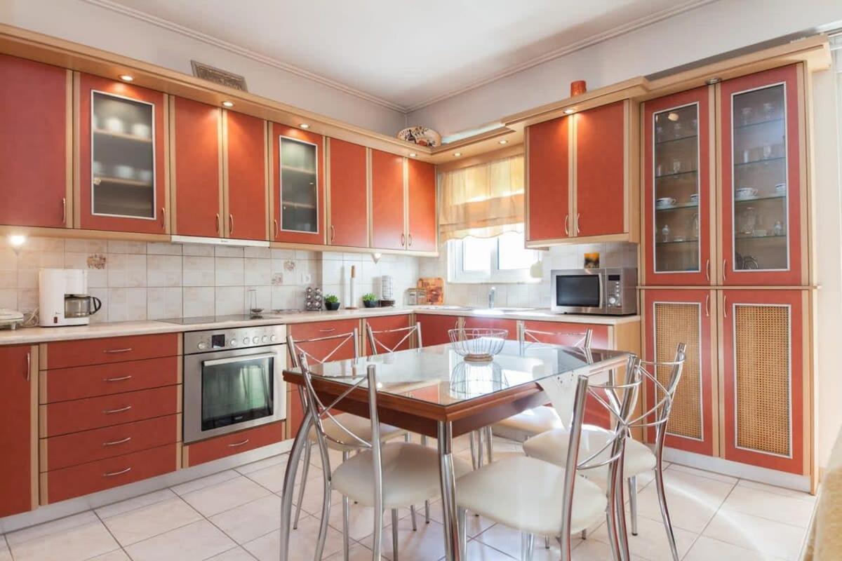Scenic Balcony Apt In Vibrant Petralona Athena Bagian luar foto