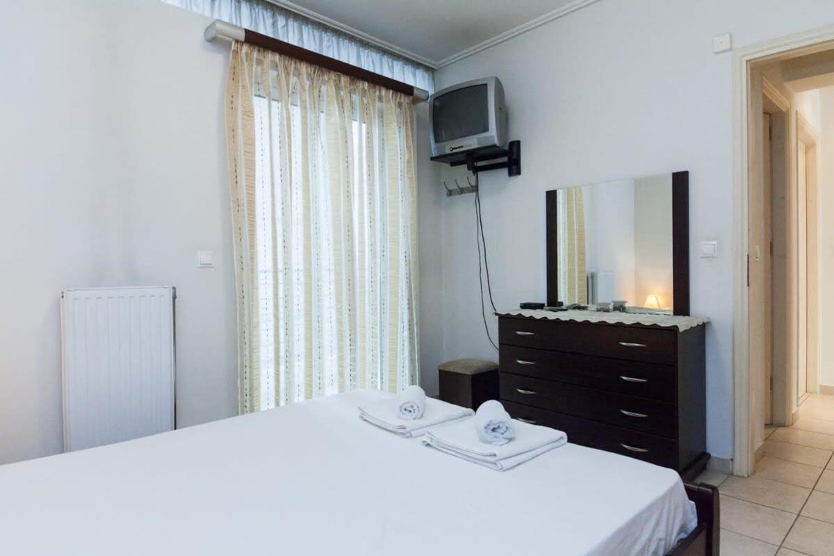 Scenic Balcony Apt In Vibrant Petralona Athena Bagian luar foto