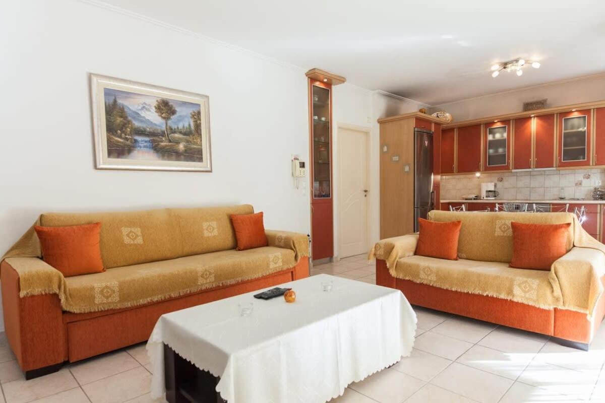 Scenic Balcony Apt In Vibrant Petralona Athena Bagian luar foto