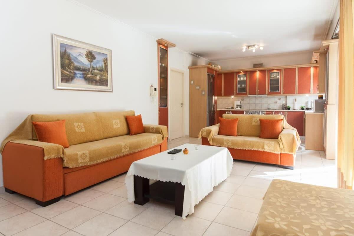 Scenic Balcony Apt In Vibrant Petralona Athena Bagian luar foto
