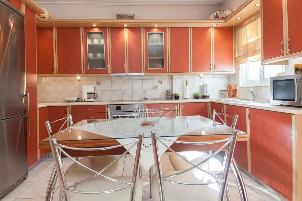 Scenic Balcony Apt In Vibrant Petralona Athena Bagian luar foto