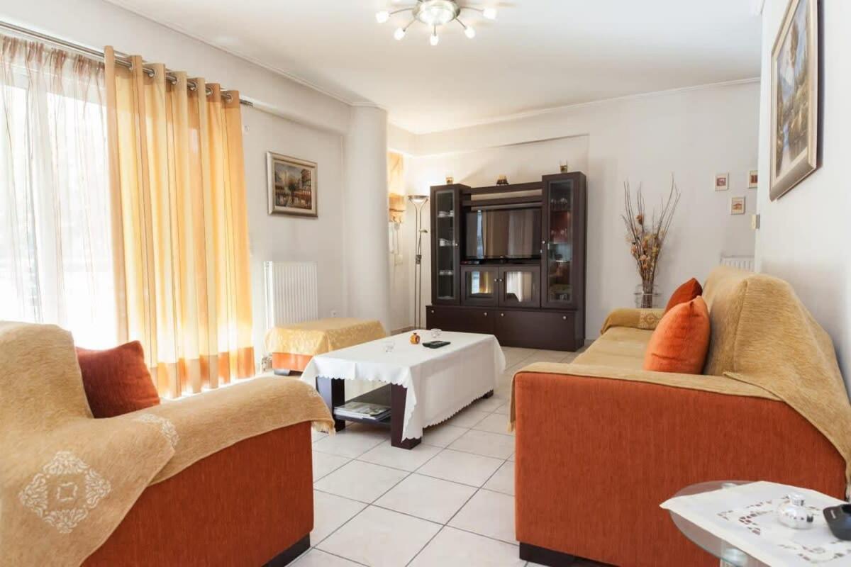 Scenic Balcony Apt In Vibrant Petralona Athena Bagian luar foto